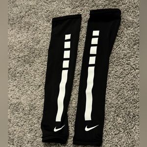 Nike youth arm sleeves